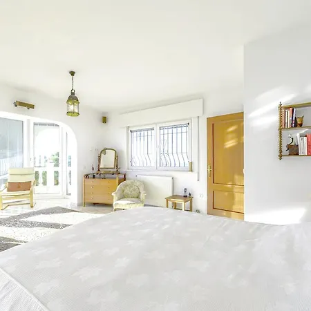 Exquisite Family Summer Apartment *